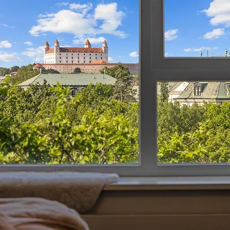 Modern City-center With Castle View Apartmán