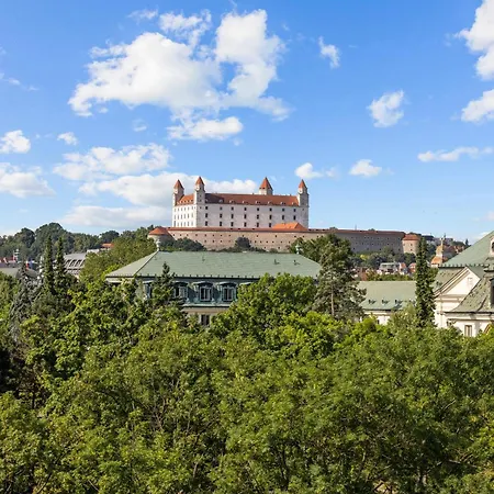Modern City-center With Castle View Pressburg